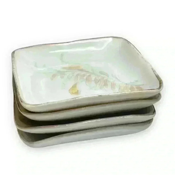Set of 4 vintage hand painted Japanese sushi dip or salt dishes - Picture 2 of 10